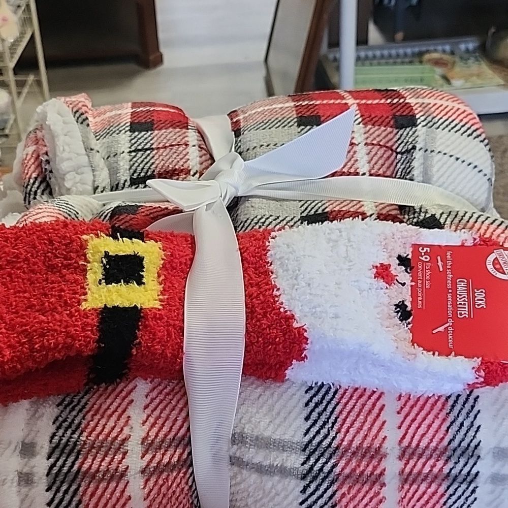 Comfort Bay Santa Plaid Holiday Throw